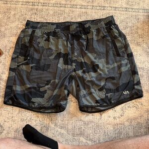 RVCA Camo Yogger shirts
